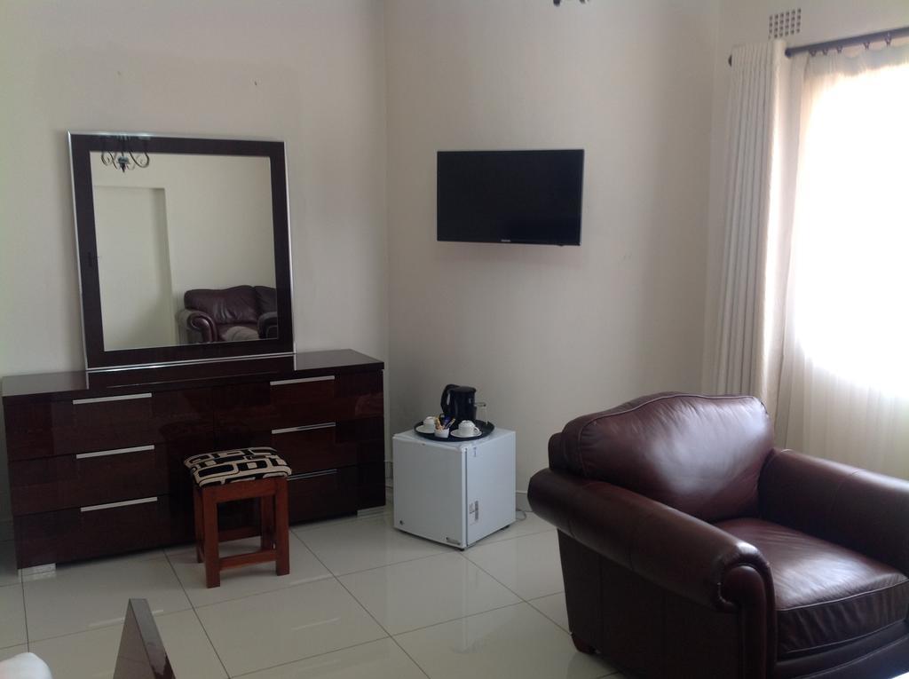 Cypress Executive Lodge Livingstone Exteriör bild